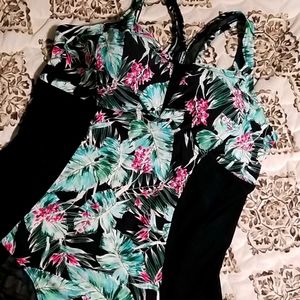 Torrid size 4 one piece active swimsuit